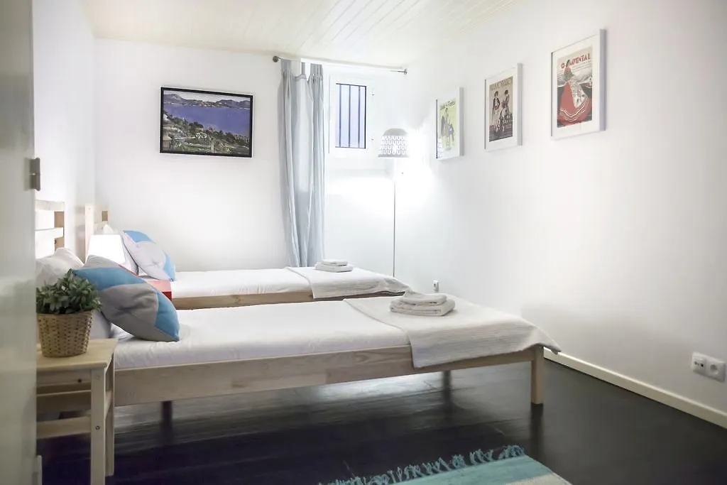 Lovelystay - Castle Hill Apartment Lisboa
