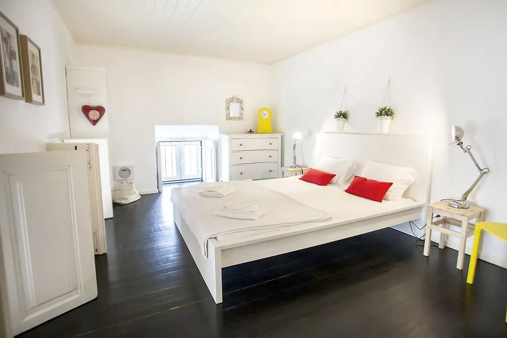 Lovelystay - Castle Hill Apartment Lisboa 0*,  Portugal